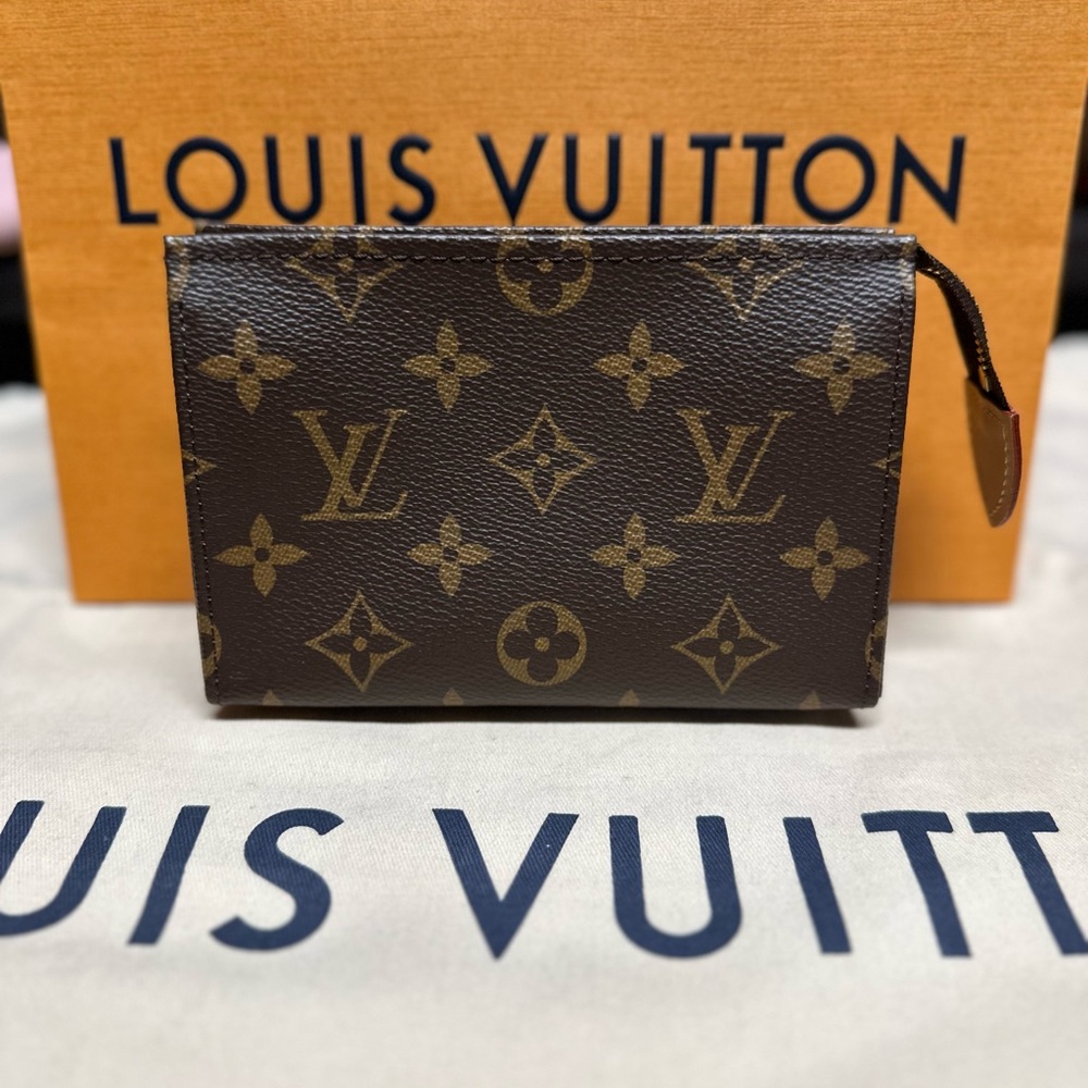 Louis Vuitton Monogram Toiletry 15